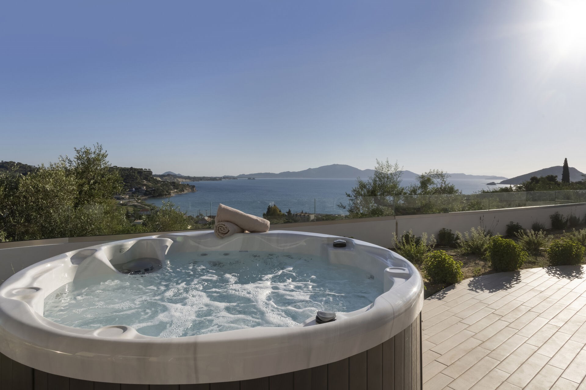 Private Jacuzzi with Sea Views, Amiddalia Villa