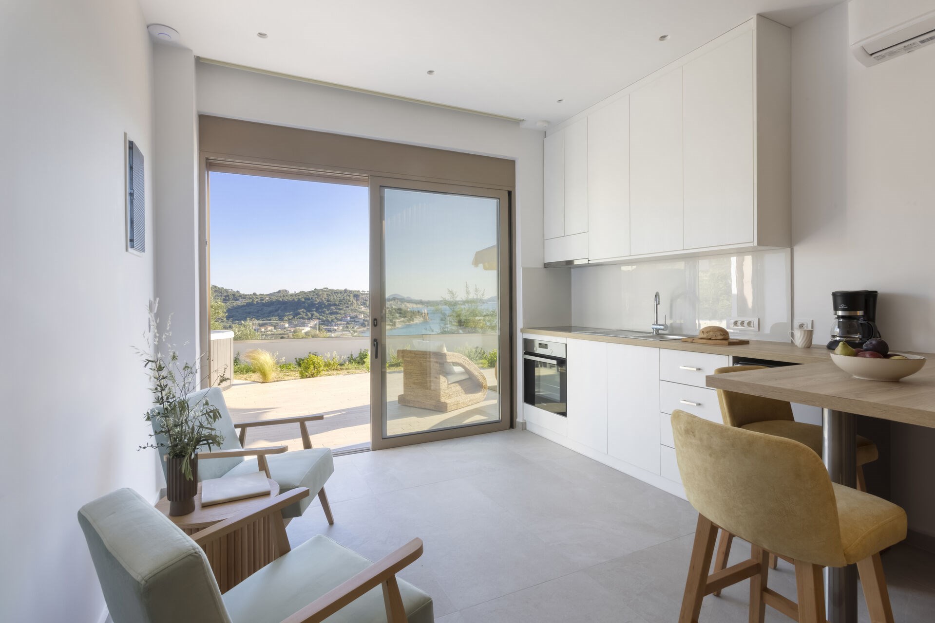 Guest Suite, Lower Level, Amiddalia Villa